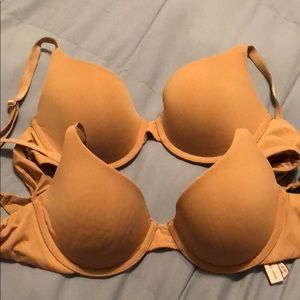 2 Victoria secret bras